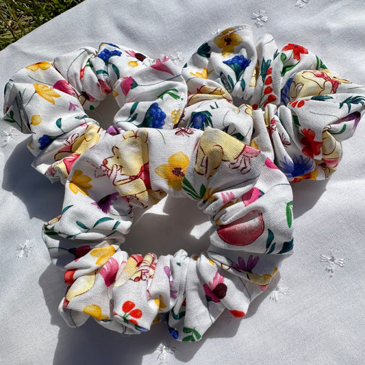 Pooh Bear Scrunchie - White