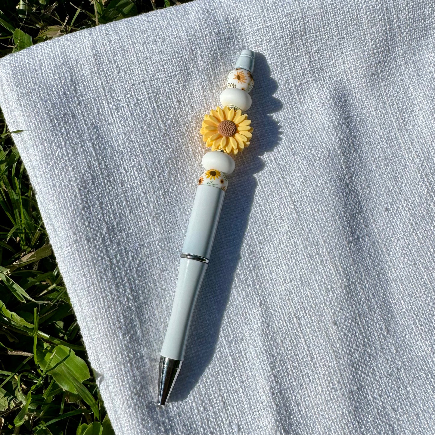 Daisy -  Beaded Pen