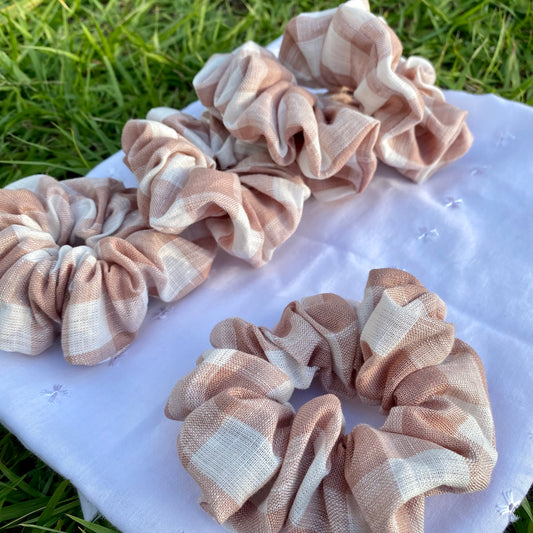 Gingham Scrunchie - Caramel